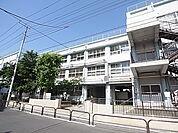 足立区立千寿常東小学校（424m）