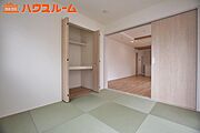 1階、リビングの続間、和室5.25帖、押入付きです。