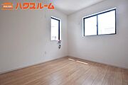 2階洋室5.2帖、クローゼット付です。