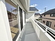 南向きで陽当たり良好。