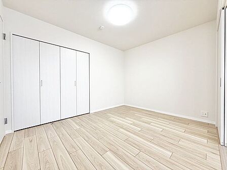 白を基調とした開放感溢れるルームデザイン