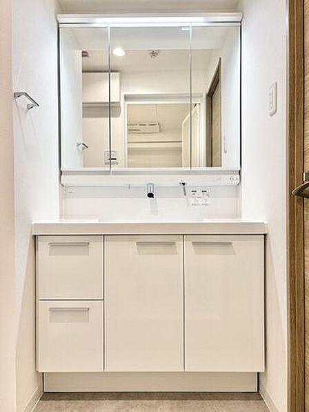 洗面化粧台も一新!朝の身支度がスムーズに