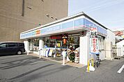ローソン中村水主町店 76m