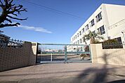 名古屋市立日吉小学校 362m