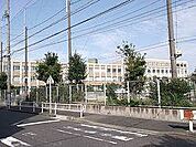 名古屋市立港明中学校 726m