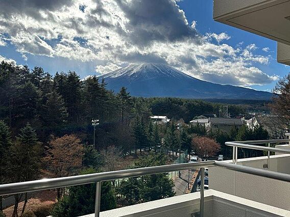 バルコニーから...