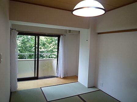 和室　約6畳　バルコニーに出られます