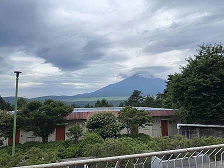 バルコニーからの眺望　富士山を望みます