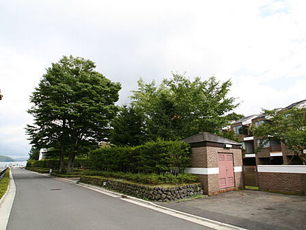 マンション前道路