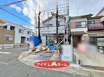 外観：1号棟外観写真 　　　平日の案内も可能です 　お気軽にお問い合わせください 