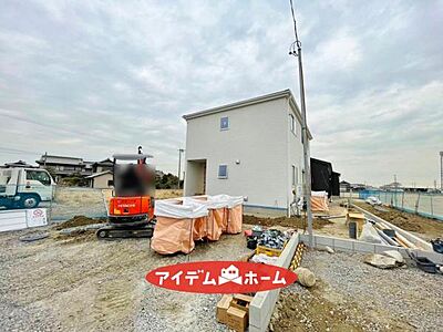 外観：1号棟外観写真 　　　平日の案内も可能です 　お気軽にお問い合わせください 