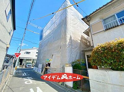 外観：1号棟外観写真 　　　平日の案内も可能です 　お気軽にお問い合わせください 