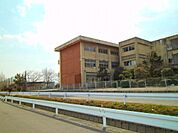 稲沢市立治郎丸中学校（985m）