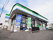梅郷駅西口店ファミリーマート（900m）