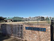 小山市立間々田中学校まで400m