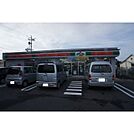 コンビニ「ファミリーマート津栗真中山店まで912ｍ」