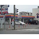 コンビニ「ファミリーマート津新町店まで223ｍ」