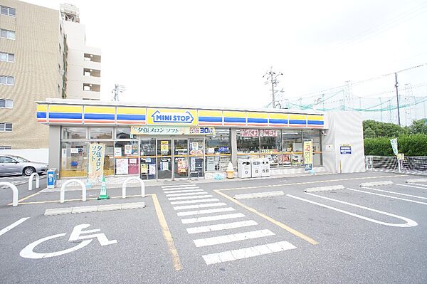 画像27:コンビニ「ミニストップ津栗真町屋店まで1002ｍ」