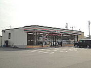 コンビニ「セブンイレブン津市河芸町上野店まで431ｍ」
