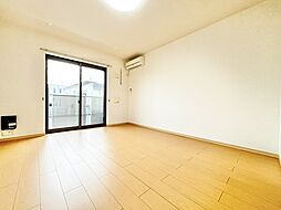 ナリッシュ 101 1階ワンルームのリビング/ダイニング