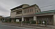 図書館「津市久居ふるさと文学館まで557ｍ」