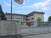 小学校「津市立南立誠小学校まで699ｍ」