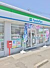 コンビニ「ファミリーマート久居庄田店まで686ｍ」
