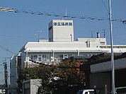 病院「津生協病院まで857ｍ」