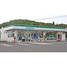コンビニ「ファミリーマート津久居野村店まで1040ｍ」