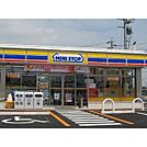 コンビニ「ミニストップ菰野町庁舎前店まで741ｍ」