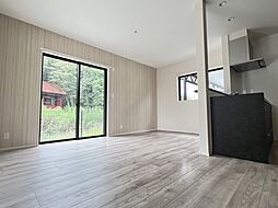 サウンドフェザー長太 B 3LDKのリビング/ダイニング