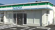 コンビニ「ファミリーマート亀山能褒野店まで634ｍ」