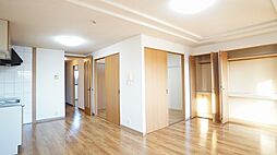 カーサ・ファミリア 205 2階2LDKのリビング/ダイニング