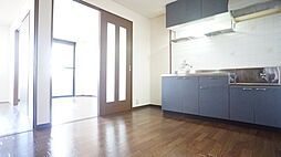 シャングリラ 302 3階3DKのリビング/ダイニング