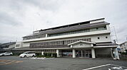 役所「亀山市関支所まで825ｍ」