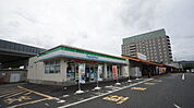 コンビニ「ファミリーマート亀山インター南店まで534ｍ」