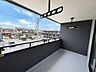 その他：1号棟の屋根付きバルコニー。洗濯物干しや布団干しに便利な空間です。