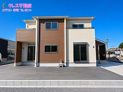 外観:2号棟 落ち着いた配色が印象的な外観。建物全体のデザインや駐車スペースを現地で確認できます。 外観:2号棟 落ち着いた配色が印象的な外観。建物全体のデザインや駐車スペースを現地で確認できます。