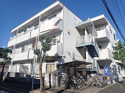 外観：建物大規模修繕済みできれいな共用部。駐輪場も拡張してます。