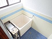 バランス釜の浴室。