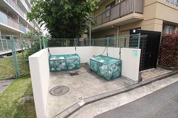 敷地内ゴミ置き...