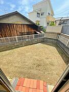 広い裏庭あります