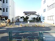 都道より現地を撮影。容積率が400％もありますので、住居、自社ビル、店舗、収益等選択肢が広がります。