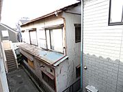 南側より外観を撮影。