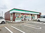 ファミリーマート 鎌ヶ谷東初富店まで徒歩約6分（370m）
