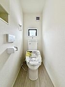 2階のトイレです、ぜひ現地にて、実際の広さや開放感をお確かめください。