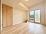 洋室6帖です、ぜひ現地にて、実際の広さや開放感をお確かめください。