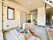 リフォーム中の洋室約5.4帖です