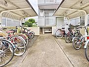 駐輪場完備でアクティブな移動をサポート。整備された共用部は管理体制の良さを物語っています。