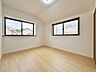 室内：心地よい風通しの良さ。光あふれるこのお部屋で、心豊かな新生活をスタートしませんか。
